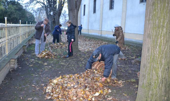 Kitakarírották a templom udvarát 2016. november 16.